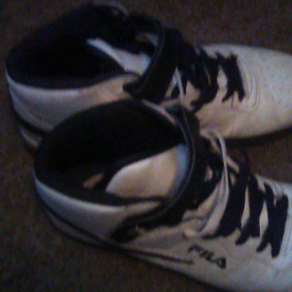 10 1/2 white/black Fila high tops
